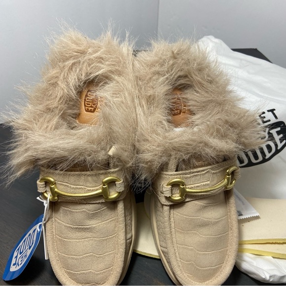 Hey Dude Wally Slip Loafer Market 2 Sand Beige Faux Fur NWT Size 8 - Picture 3 of 8